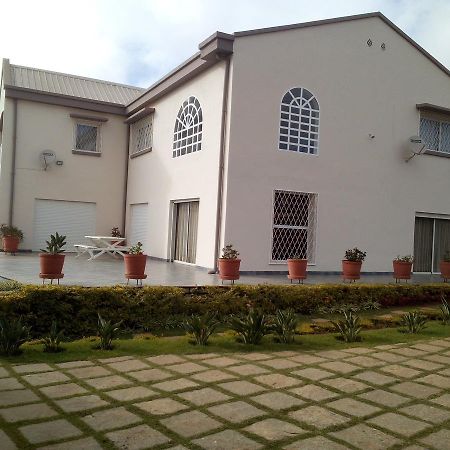 Sahamalaza Bed & Breakfast Ivato  Exterior photo