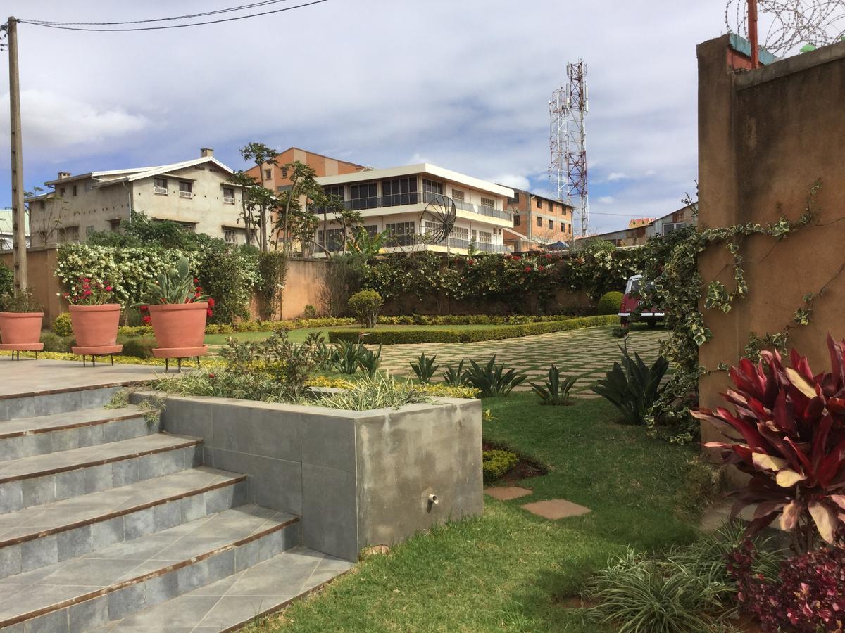 Sahamalaza Bed & Breakfast Ivato  Exterior photo