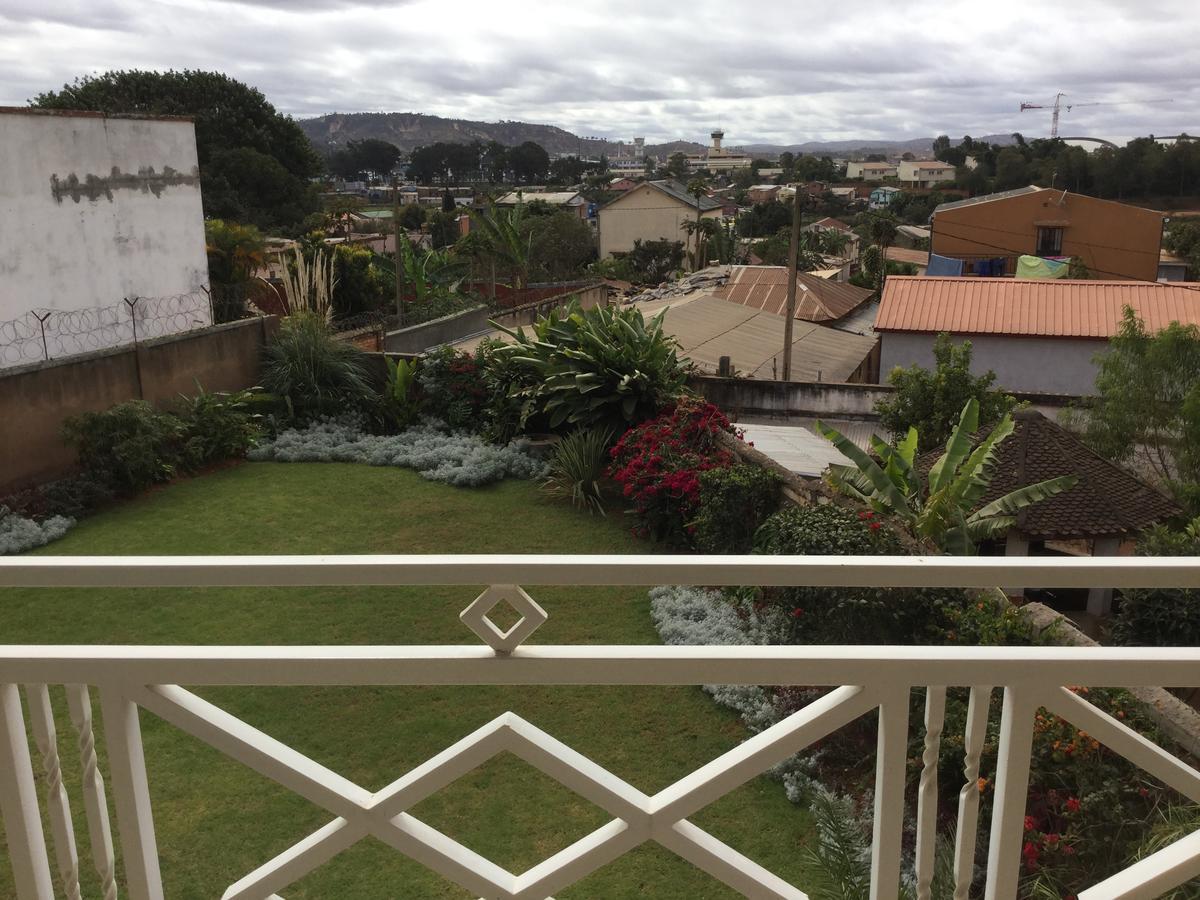 Sahamalaza Bed & Breakfast Ivato  Exterior photo