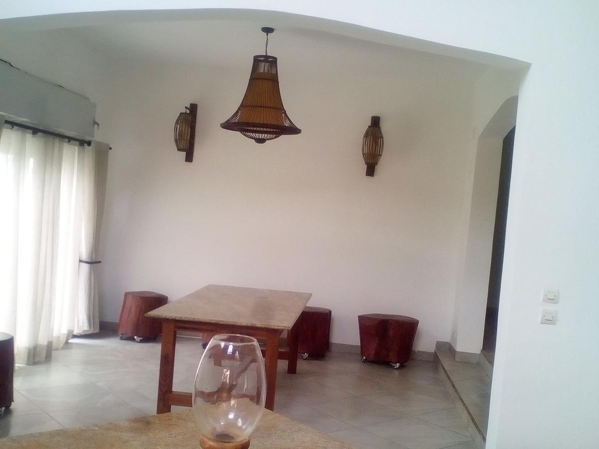 Sahamalaza Bed & Breakfast Ivato  Exterior photo